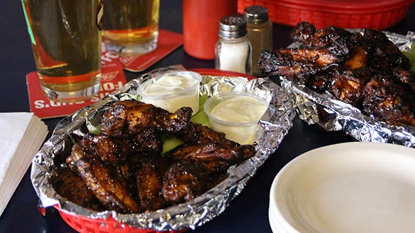 Elmo’s Bar & <br>Restaurant